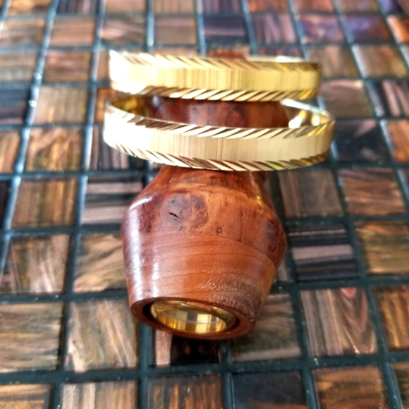 VINTAGE MONET Gold-tone Etched Bangle Bracelets. Signed. - Picture 3 of 4